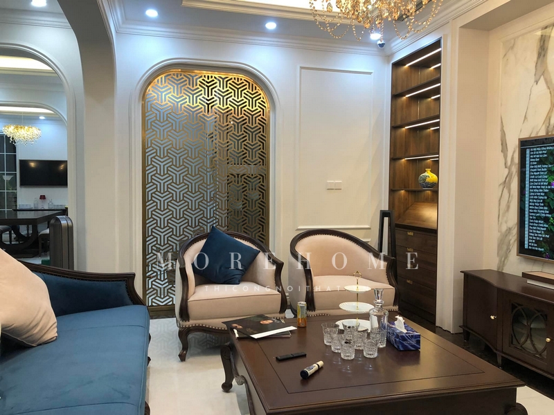Sofa đơn khung gỗ óc chó bọc nỉ màu be tân cổ điển sẽ được thi công tựa lưng thoải mái, chắc chắn, tạo nên điểm nhấn về thẩm mỹ cho không gian.